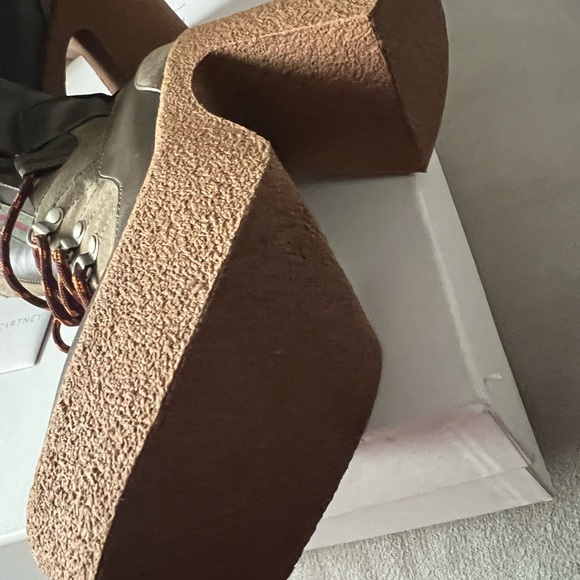 Stella McCartney Boots❤️ Only worn once! - Picture 4 of 4